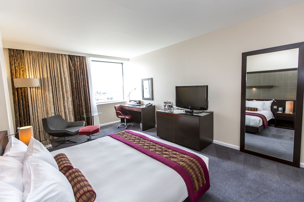 Hilton London Canary Wharf 26/74