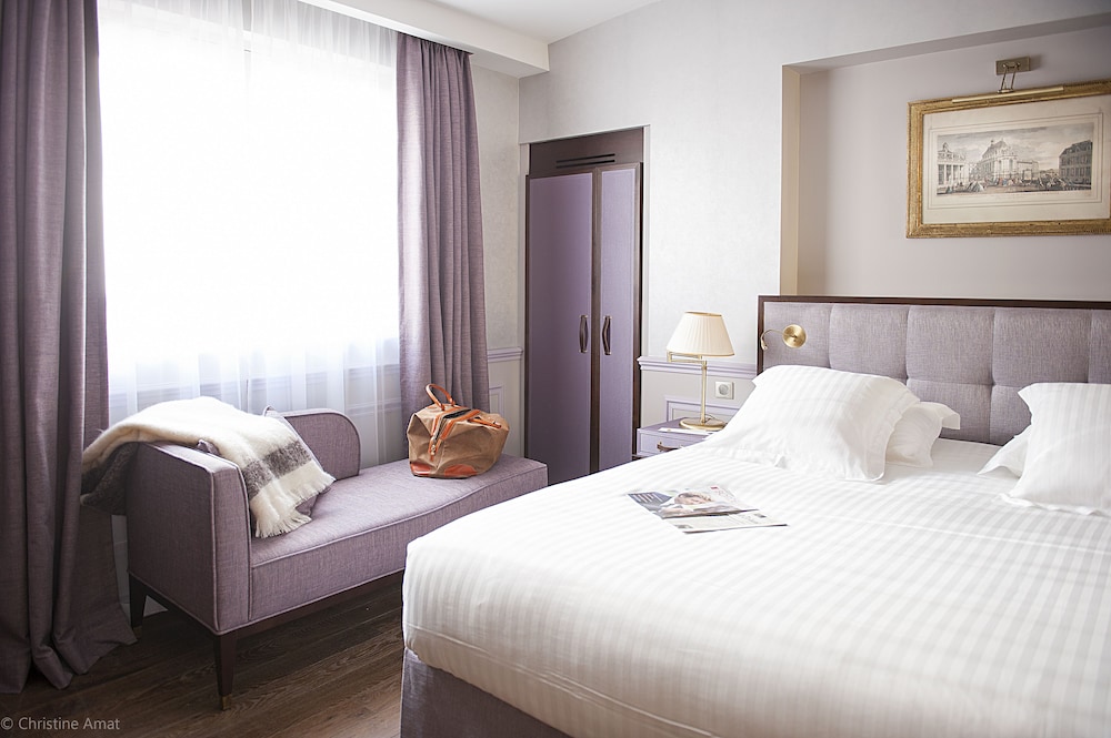DELUXE, DOUBLE BED
