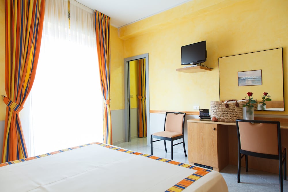 Hotel Rosa 11/82