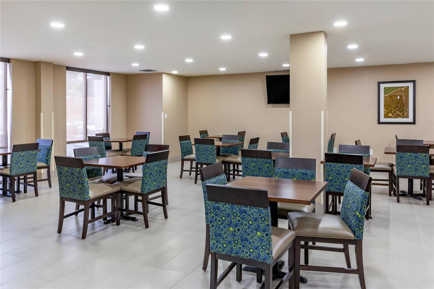 Quality Inn & Suites Spring Lake - Fayetteville near Fort Bragg 30/41