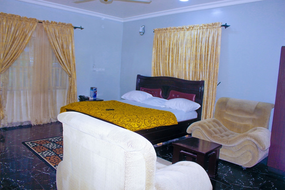 EMROSY HOTELS AND SUITES 13/50