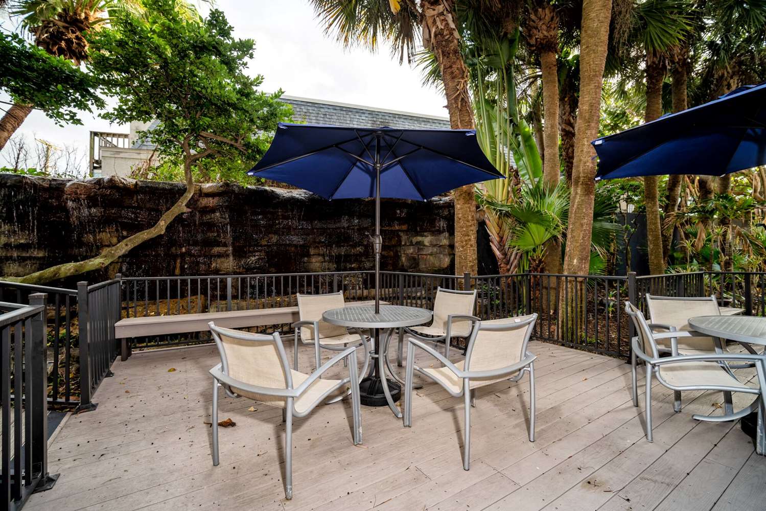 La Quinta Inn & Suites by Wyndham Cocoa Beach Oceanfront 48/54