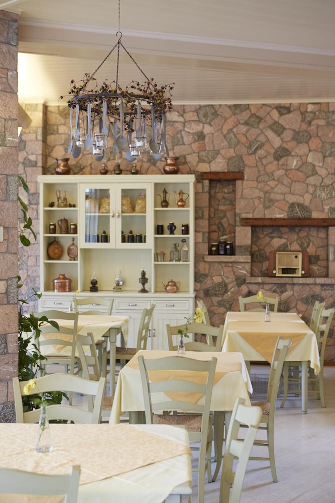 To Balcony Tis Agorianis 44/50