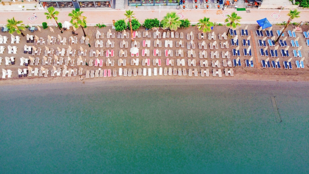 Point Beach Hotel 31/34