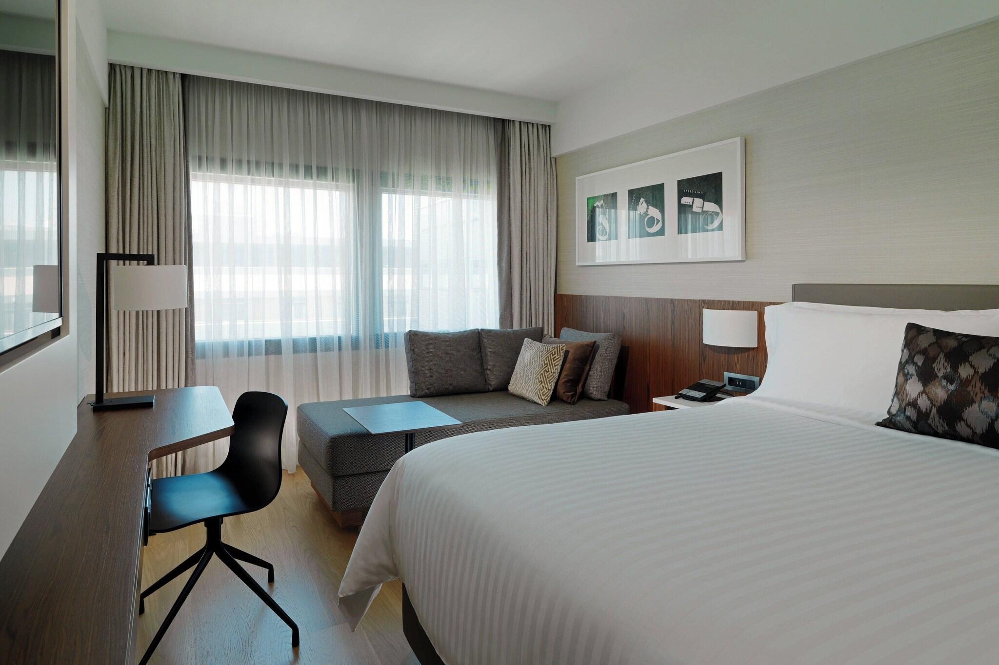 Executive, King Bed