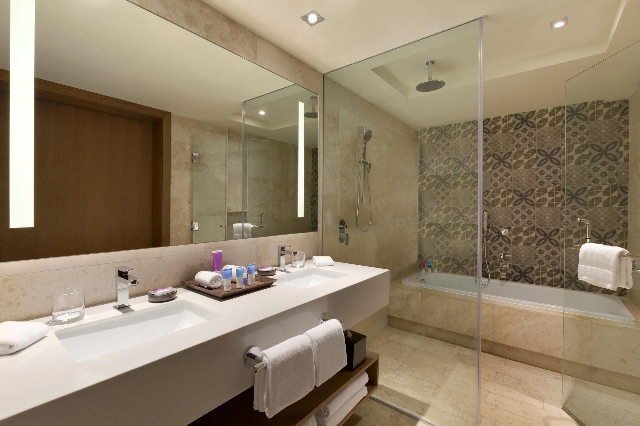 غرفة بسرير كينج، HYATT ZIVA CANCUN 2/3