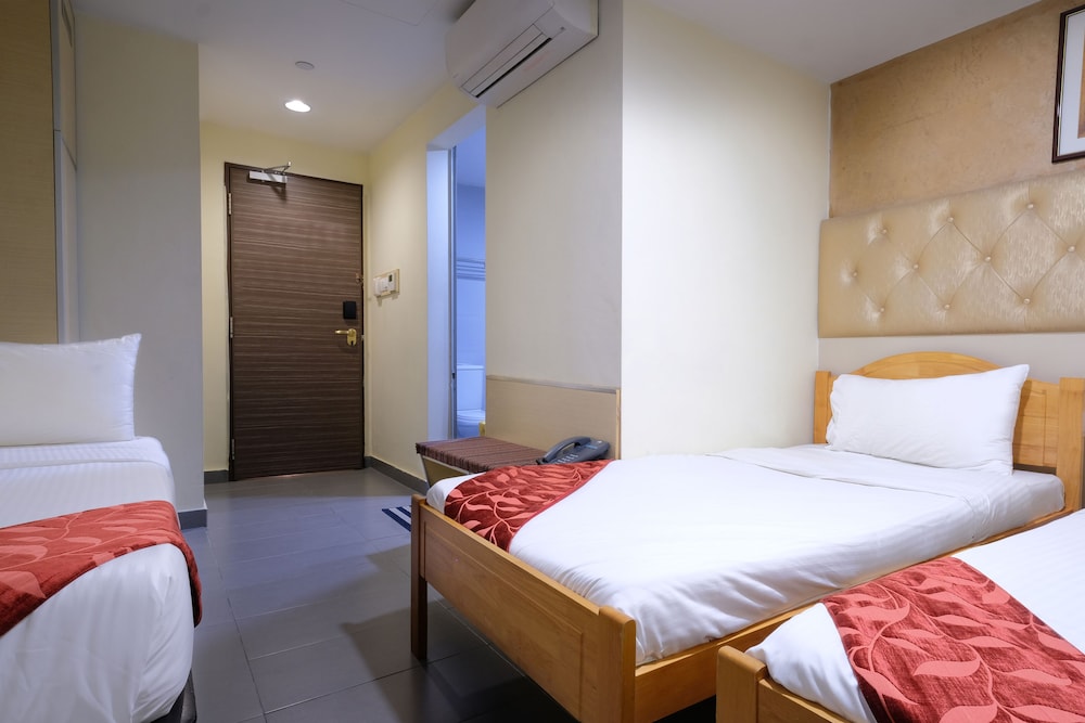 Family, Triple, 2 Bunk Beds, No Window، Sandpiper Hotel 5/10