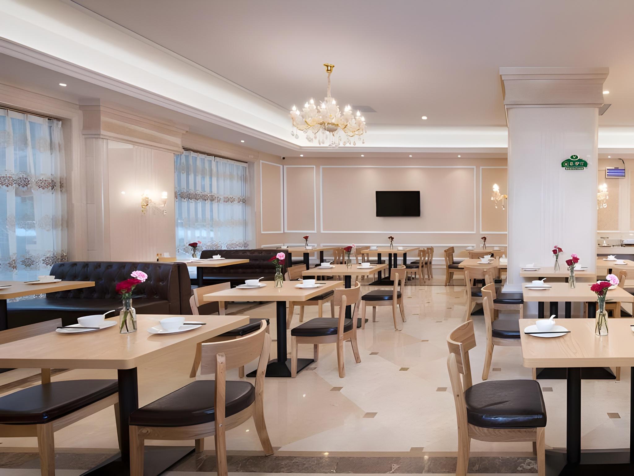 Vienna International Hotel (Yuhang Yuhang High Speed Railway Station) 21/30