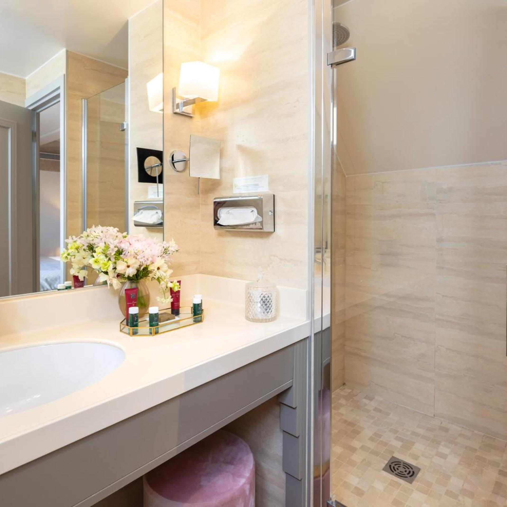 غرفة سيغنتشر بسرير مزدوج بشرفة، Hotel Residence Foch 10/10