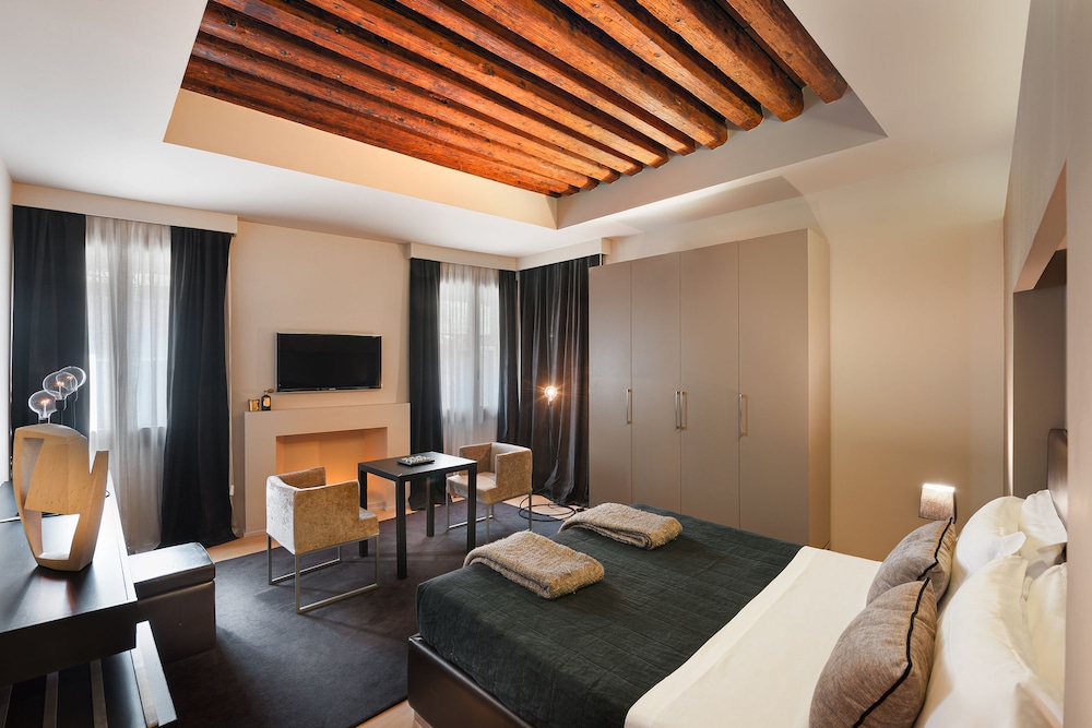 Charming House DD724 10/44