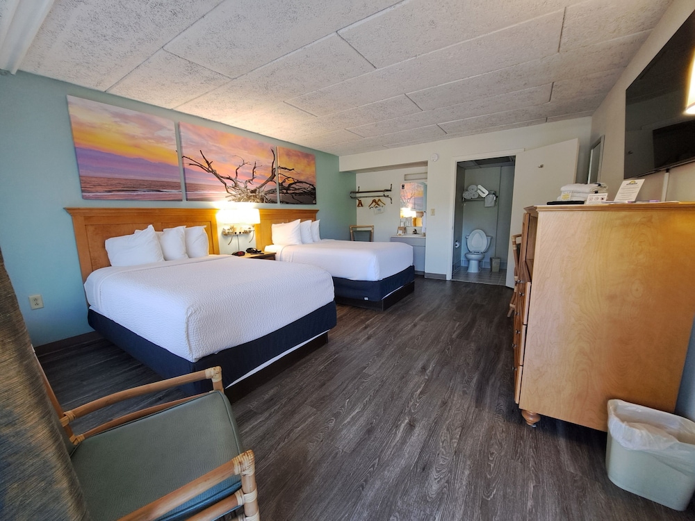 Days Inn & Suites By Wyndham Jekyll Island 27/58