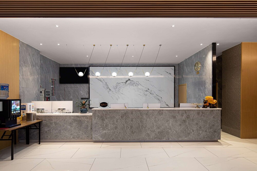 Microtel by Wyndham Miluo Downtown Hotel 2/15