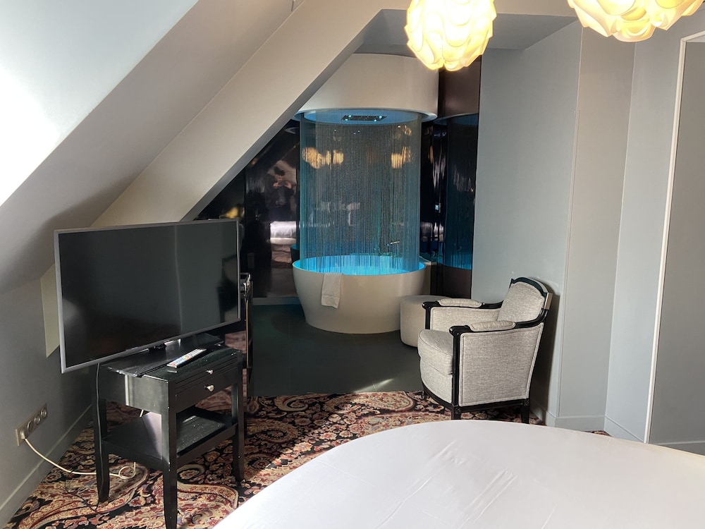 NEW Hotel Republique 38/52