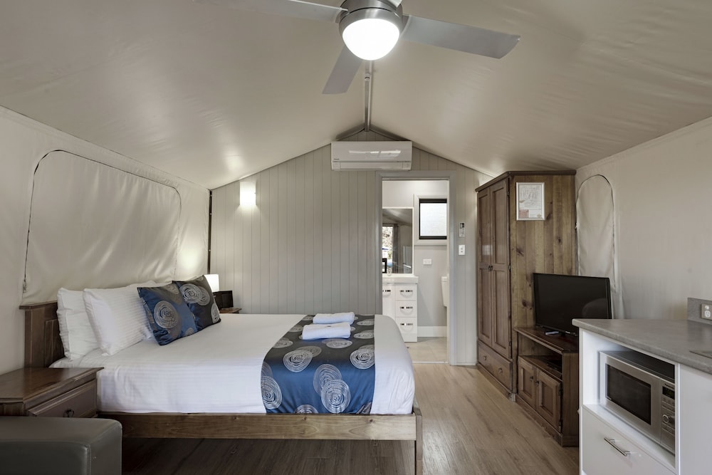 Safari, Deluxe, Tent, Queen Bed