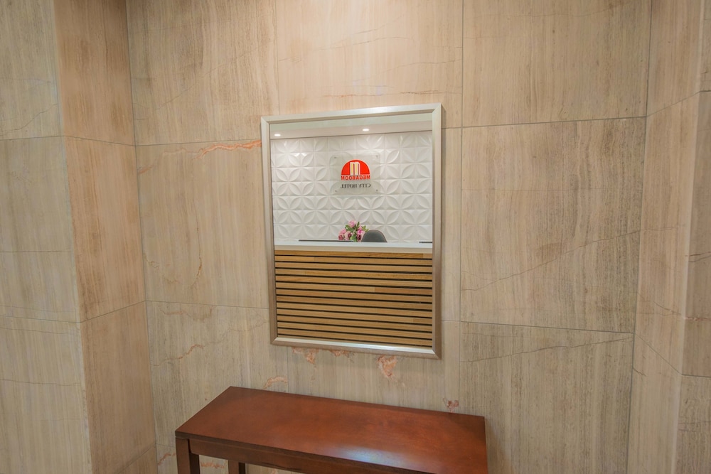 MEGABOOM CITY HOTEL 40/54