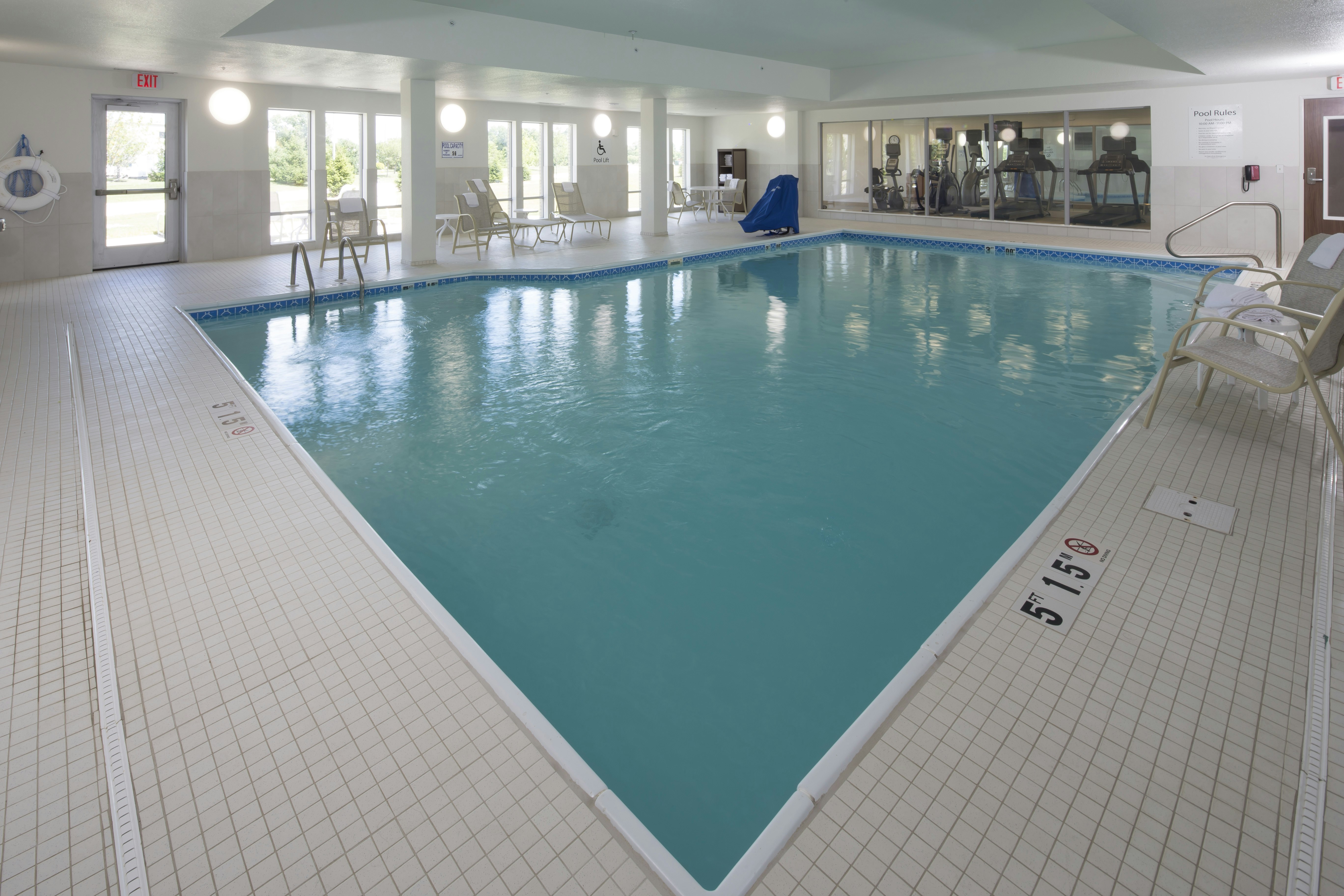 Holiday Inn Express Suites Gaylord 27/44