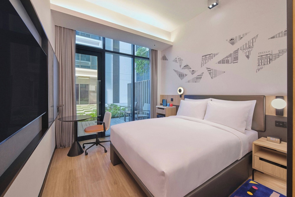 ROOM, QUEEN BED, PATIO