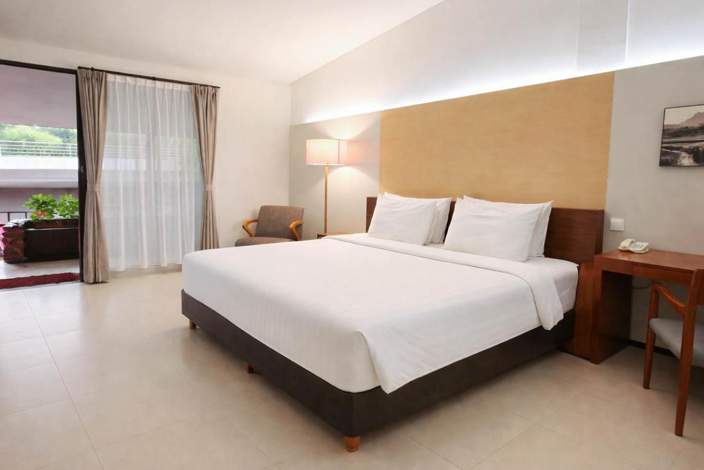 Deluxe, Single Bed, Pool Floor