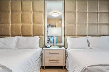 Deluxe, Suite, Multiple Beds, Pool View