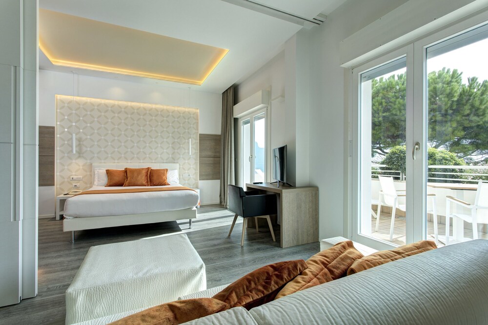 1 BEDROOM, DESIGN, SUITE, SEA VIEW