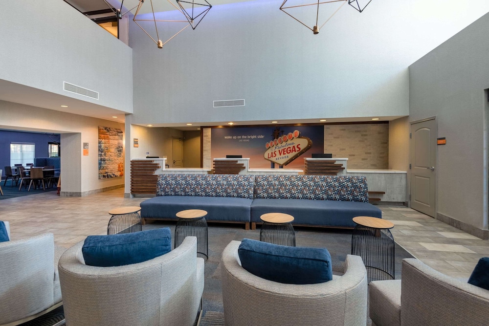 La Quinta Inn & Suites by Wyndham Las Vegas Airport South 30/46