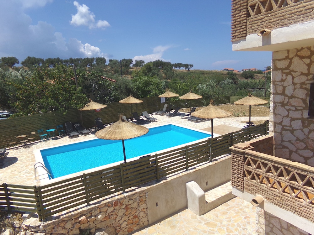 Alegria Villas 20/48