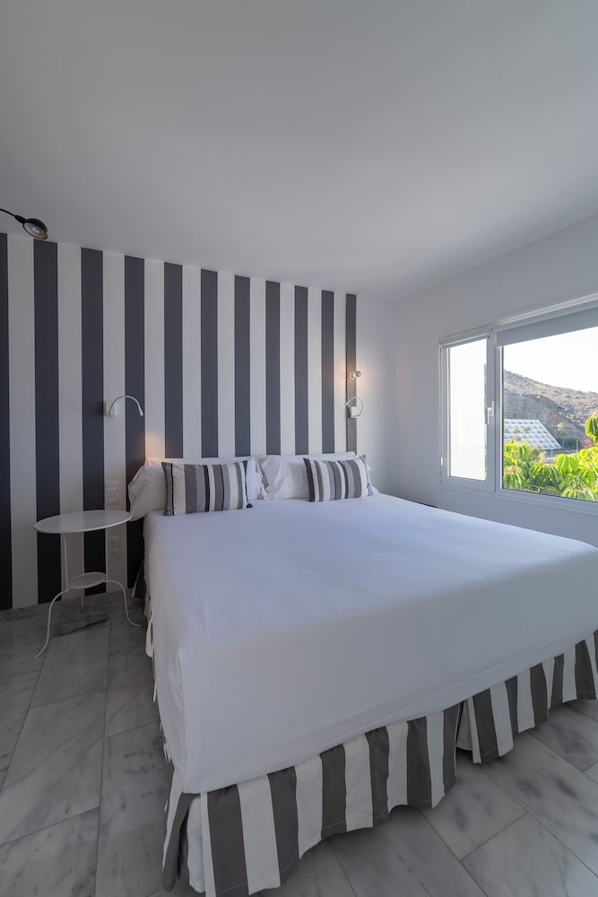 شقة بإطلالة على البحر بشرفة مفردة بسريرين منفصلين مع أريكة، Marina Bayview Gran Canaria - Adults Only 2/7