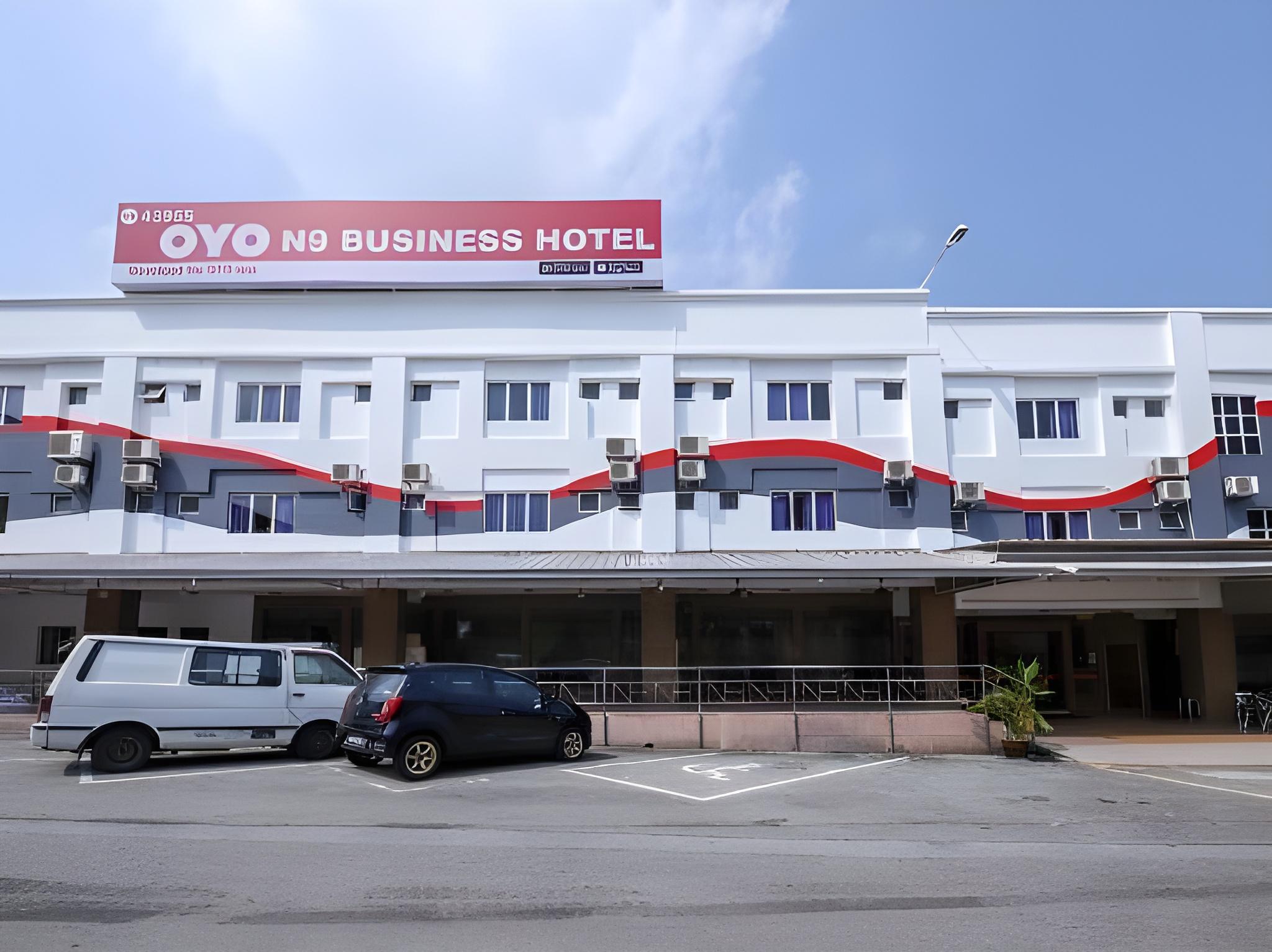 OYO 43955 N9 Business Hotel 5/27