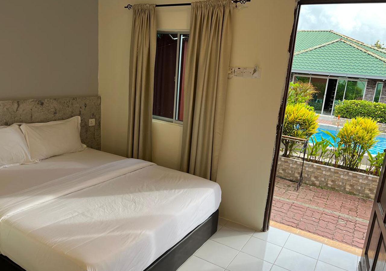 Double Queen Size Bed