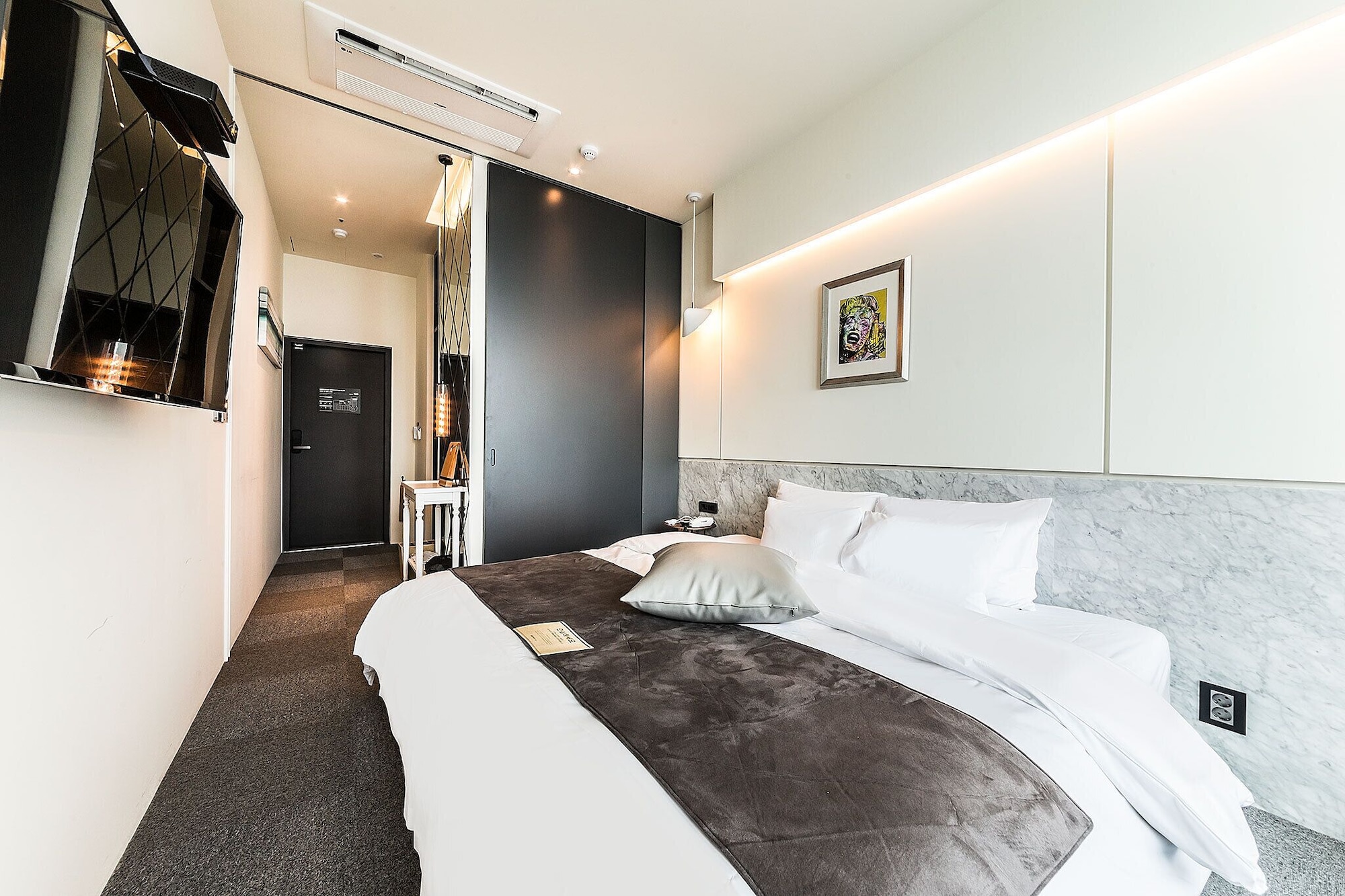 Bridge, Ocean, King Bed، H Avenue 4/10