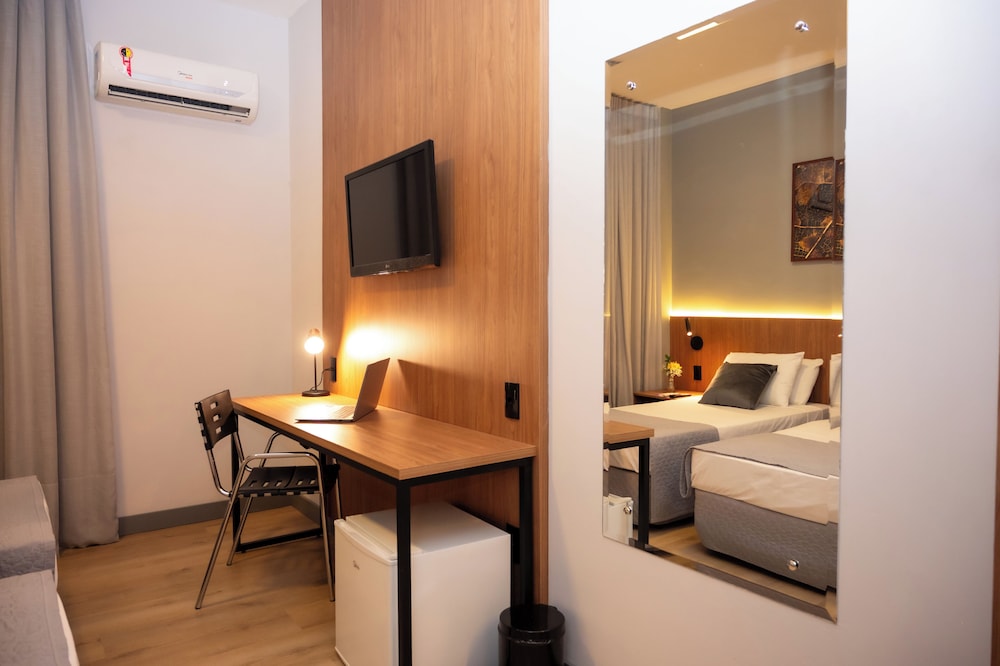 Delcas Hotel 41/68