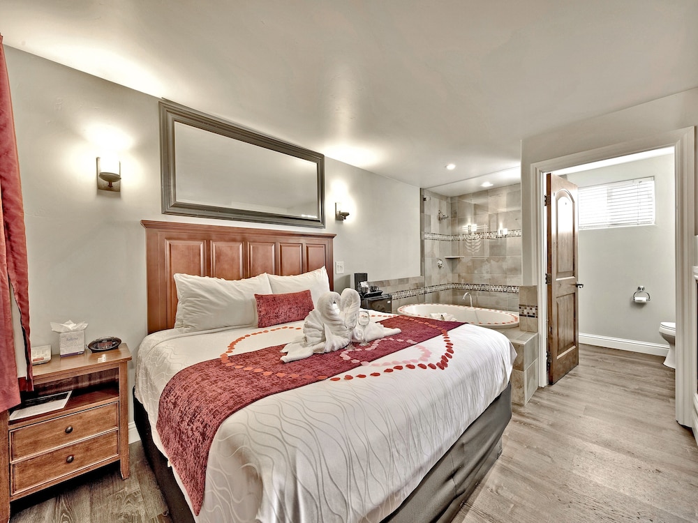PINES, STANDARD, QUEEN BED