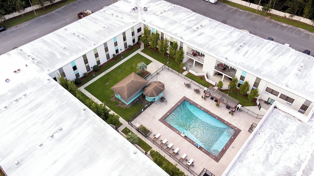 Cottonwood Suites Savannah Hotel and Conference Center 2/71