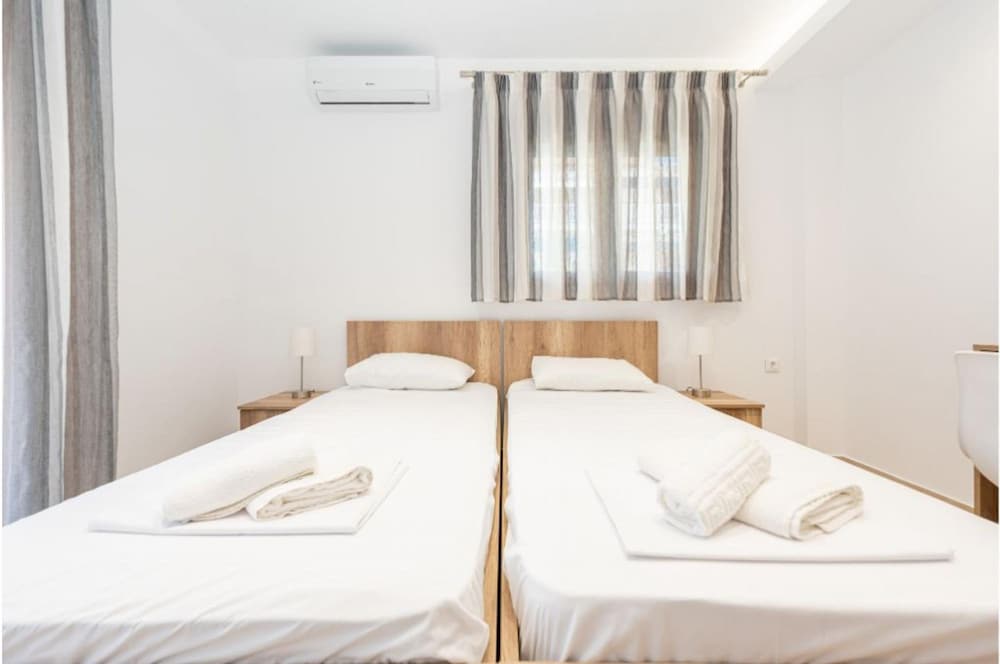 Milonas House Apartments 42/50