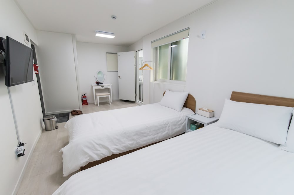 DELUXE, TWIN BEDS
