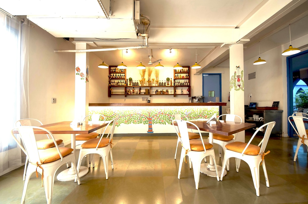Bloom Boutique - Signature Towers 40/55
