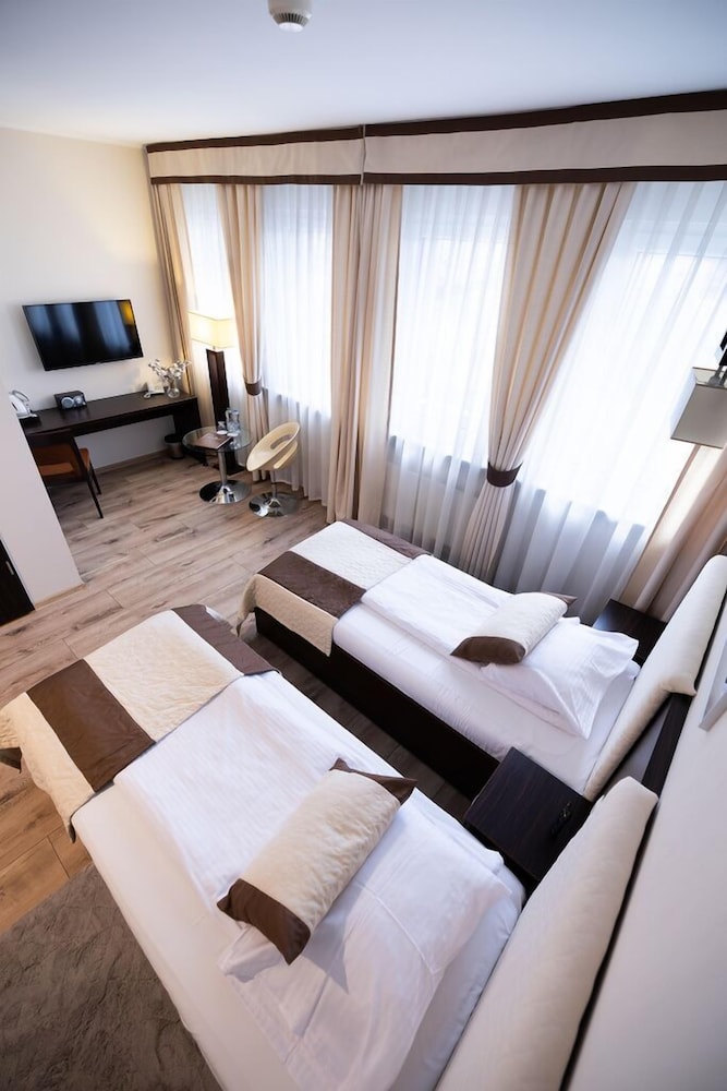 Borowiecki Hotel 12/89