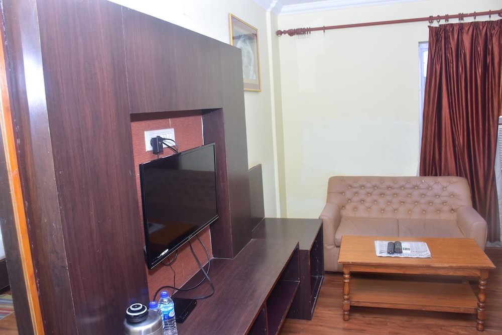HOTEL ARYA PALACE 27/32