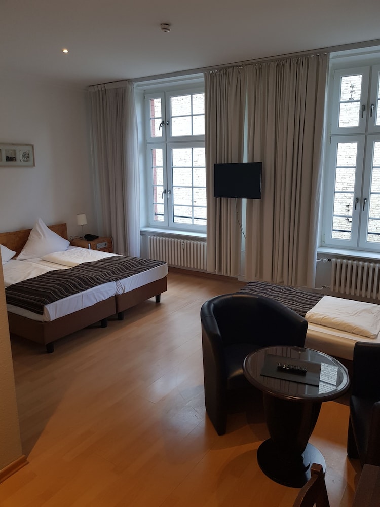 ERLANGER HOF 20/26
