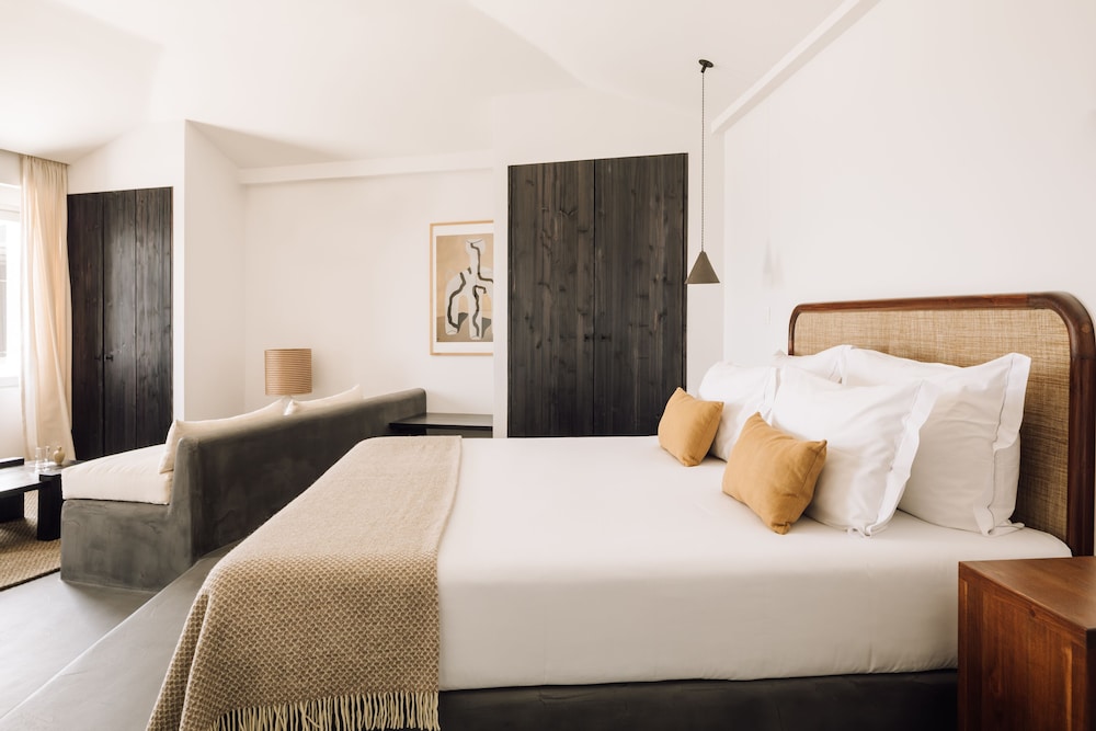 White Exclusive Suites And Villas 13/38