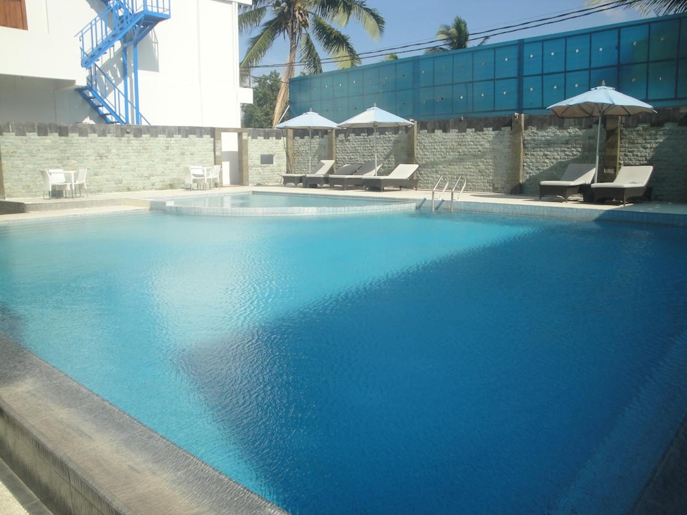 Sylvia Hotel Maumere 7/57