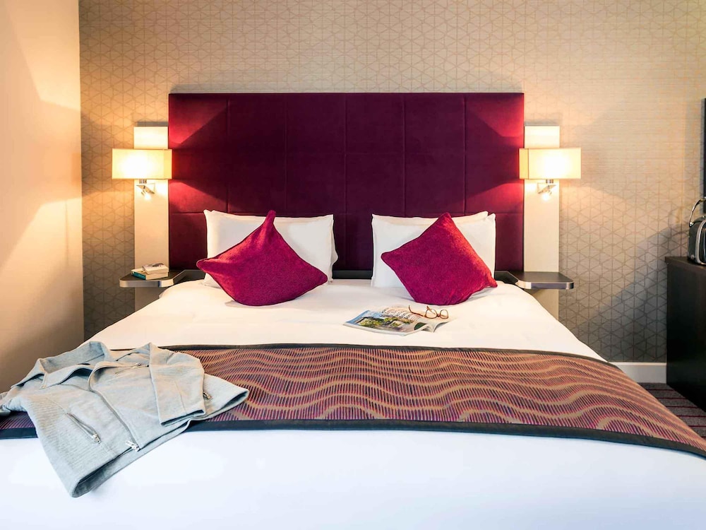 Mercure London Heathrow 24/68