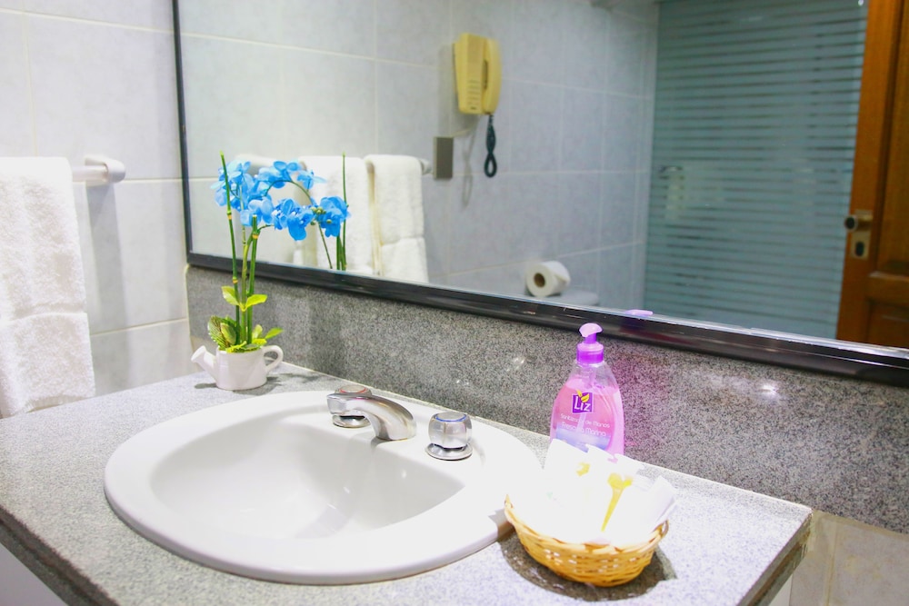 Senior, Suite, Queen and Twin Beds