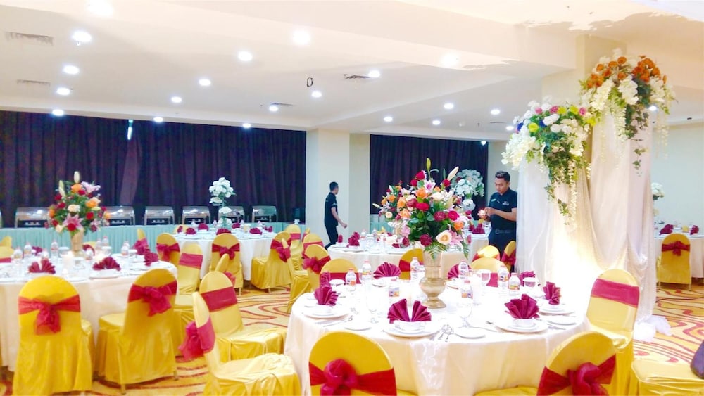 TRAVELLERS HOTEL PHINISI 34/50