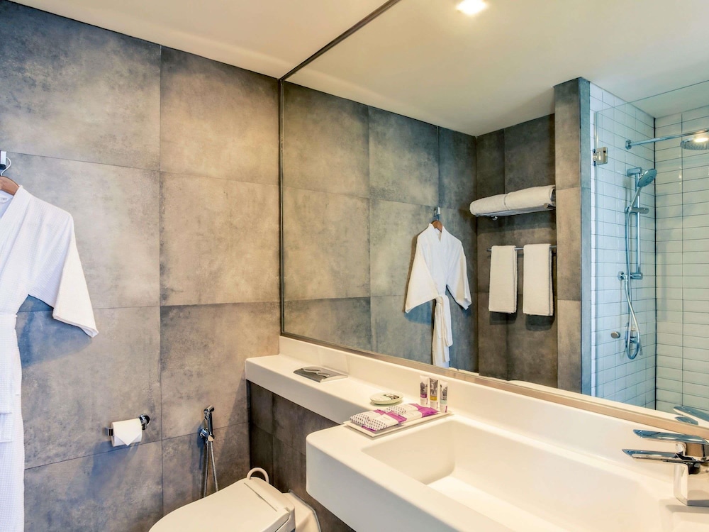 غرفة بريفيليج بسريرين منفصلين، Mercure Jakarta Pantai Indah Kapuk 4/4