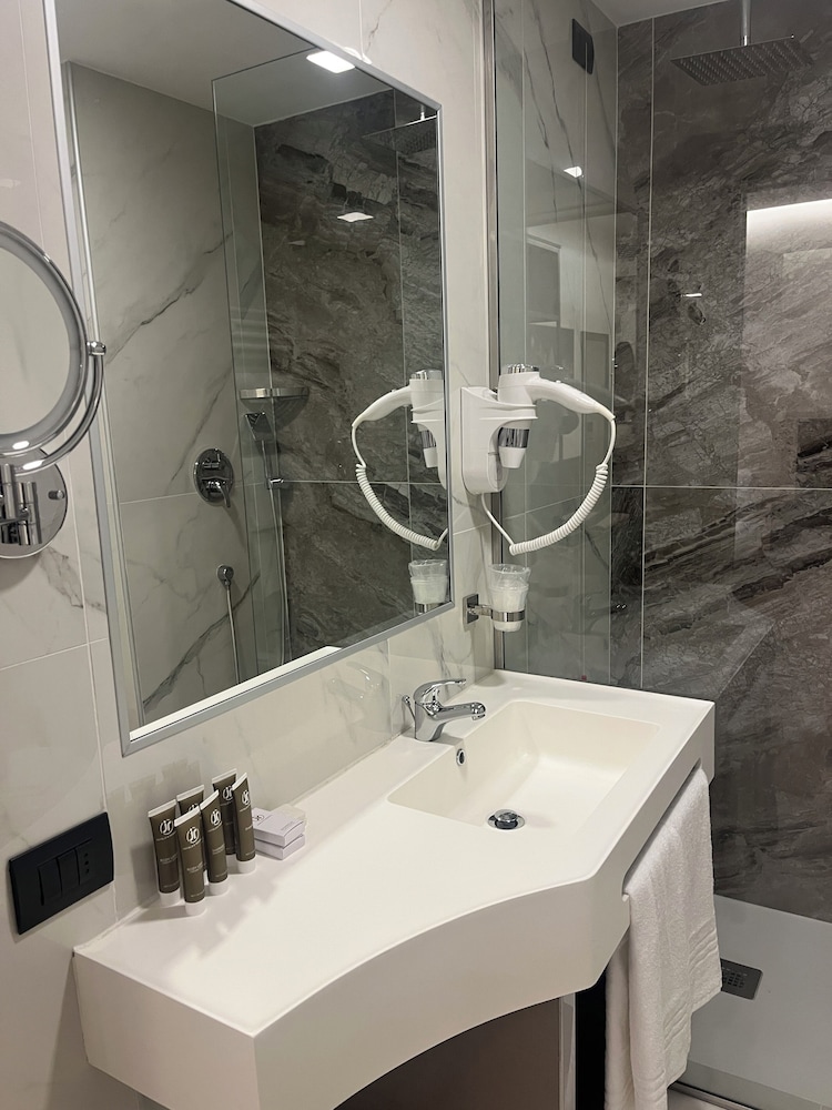 Jr Hotels Bocconi Milano 54/60