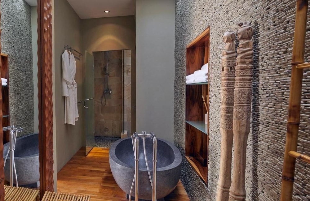 The Giri Residence Hotel & Spa 33/39