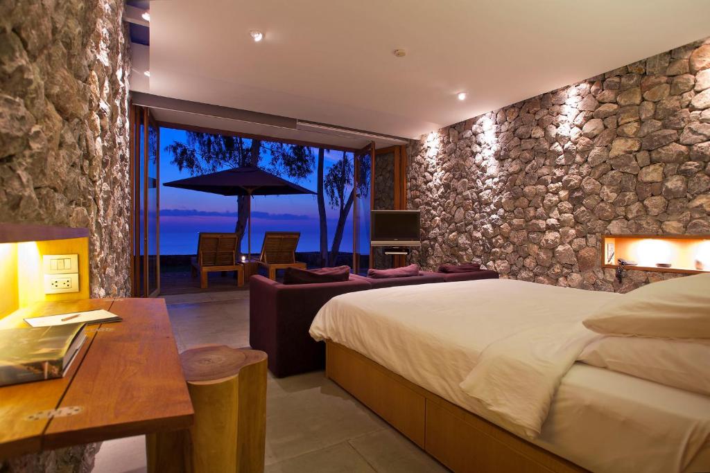 Deluxe Oceanfront Pool Villa