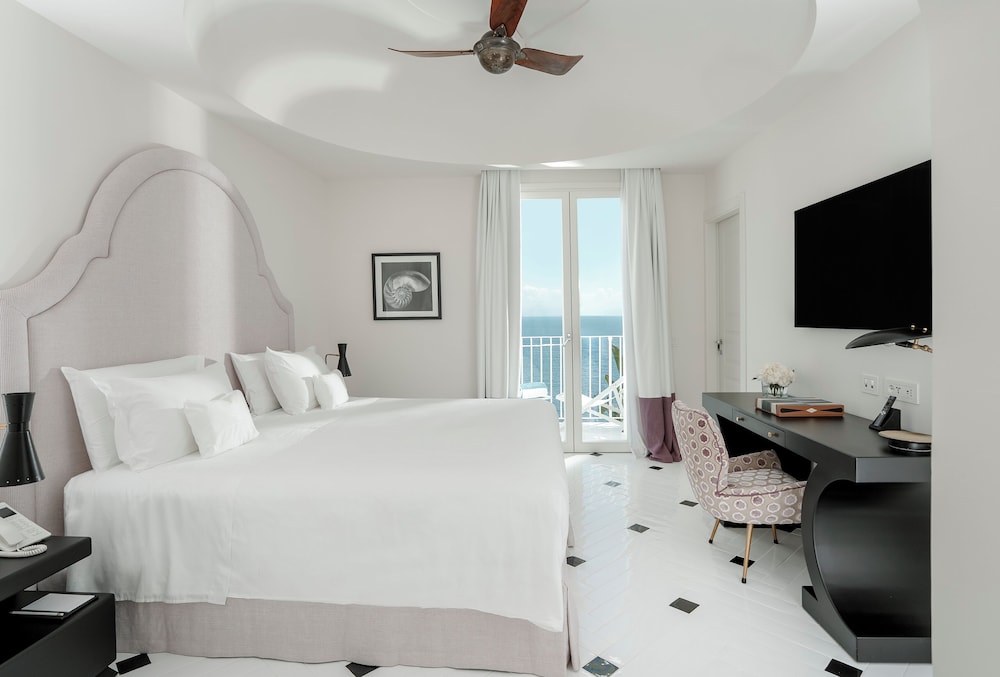 Junior Suite, 1 King and 1 Single Beds