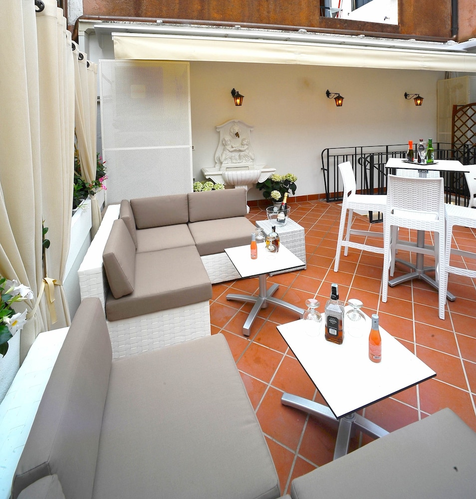 Hotel Fontana 26/28